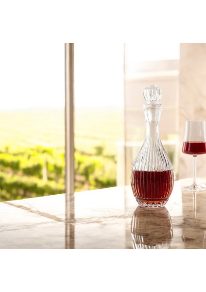 Cam Kapaklı Şeffaf Çizgi Desenli Sürahi 1000ML
