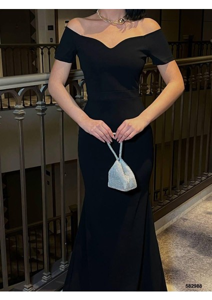 Krep Kumaş Kalp Yaka Düşük Omuz Detaylı Kuyruk Detay Maxi Elbise Siyah 582988