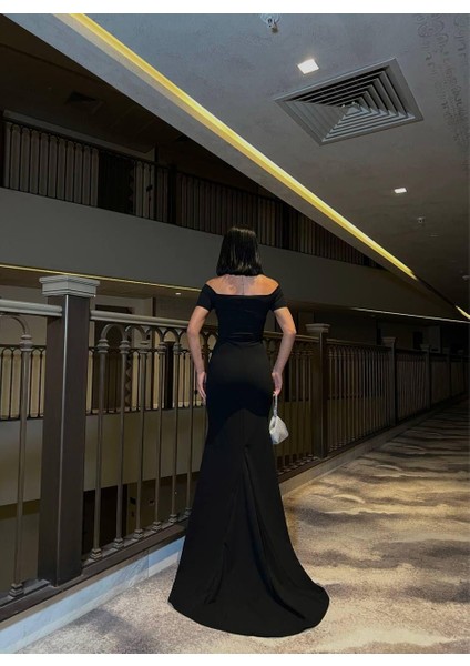 Krep Kumaş Kalp Yaka Düşük Omuz Detaylı Kuyruk Detay Maxi Elbise Siyah 582988 fırsatları