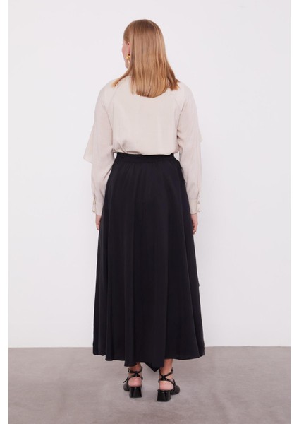 Siyah Pilise Detaylı Etek