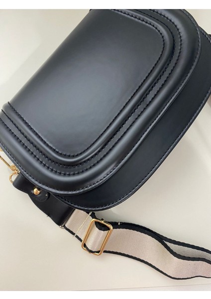 Kadın Siyah Kapaklı Kanvas Omuz Çantası modelleri