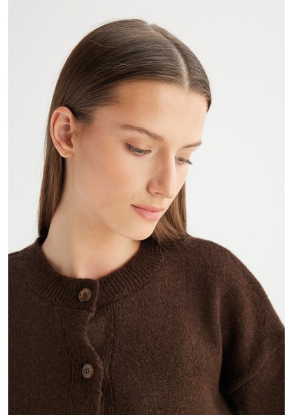 Relaxed Fit Geniş Kesim Düğmeli Kahverengi Triko Hırka fırsatları