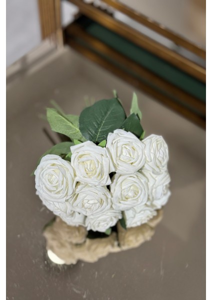 Beyaz Islak Gül Demeti 12'li fırsatları