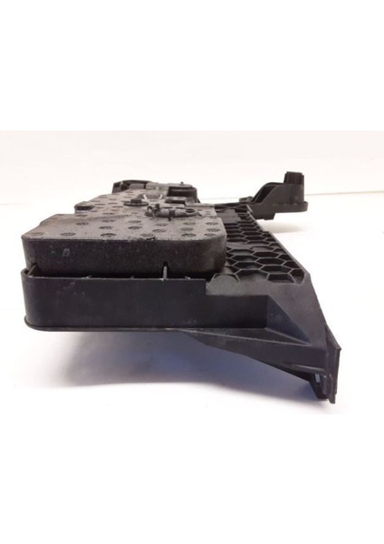 Vw Golf 7 2013-2016 Model Arası Uyumludur Akü Altı Koruyucu Kapak Kapağı Braketi modelleri