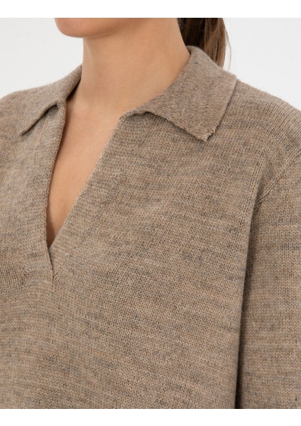 Kadın Bej Comfort Fit Polo Yaka Kazak 50317226-VR011