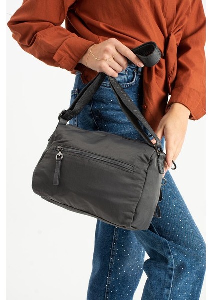 Kadın Postacı Çanta 26*23 cm Hafif Poliamid Su Itici Yumuaş Kumaş Çapraz Askılı Omuz Çantası modelleri