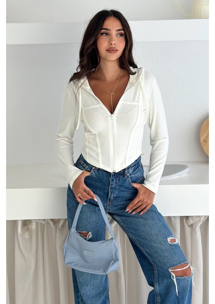 Kadın Fermuarlı Body – Minimal & Şehirli Stil