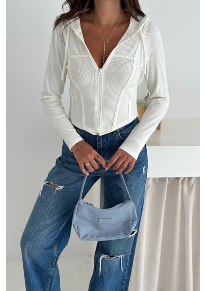 Kadın Fermuarlı Body – Minimal & Şehirli Stil fırsatları