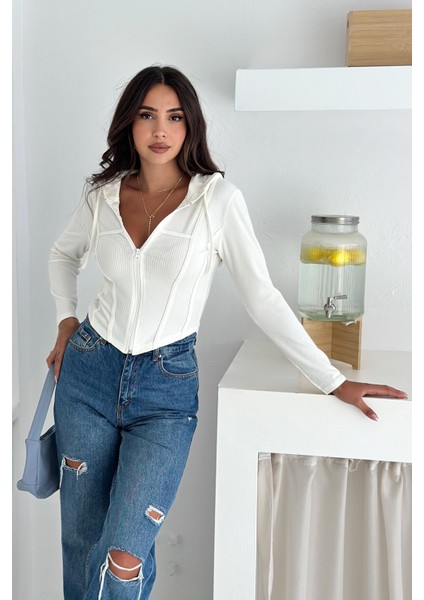 Kadın Fermuarlı Body – Minimal & Şehirli Stil indirimleri
