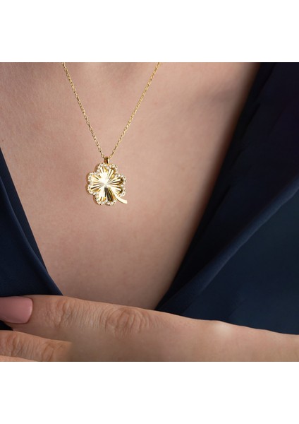 925 Ayar Gümüş Dokulu ve Taşlı Yonca Kolye modelleri