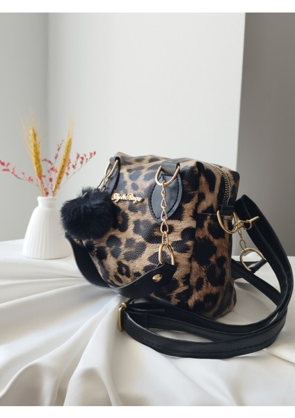 Mini Model Puf Charm Detaylı Deri Leopar Kadın El, Omuz, Çapraz Çanta modelleri