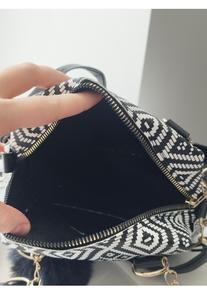 Mini Model Puf Charm Detaylı Siyah - Beyaz Kahve Kadın El, Omuz, Çapraz Çanta fırsatları