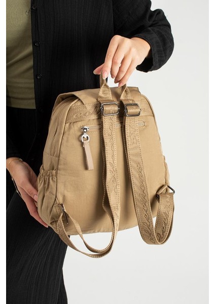 Kadın Sırt Çantası Ultra Hafif Poliamid Kumaş Su Geçirmez Kapaklı Günlük Sırt Çantası 29*27 cm fırsatları