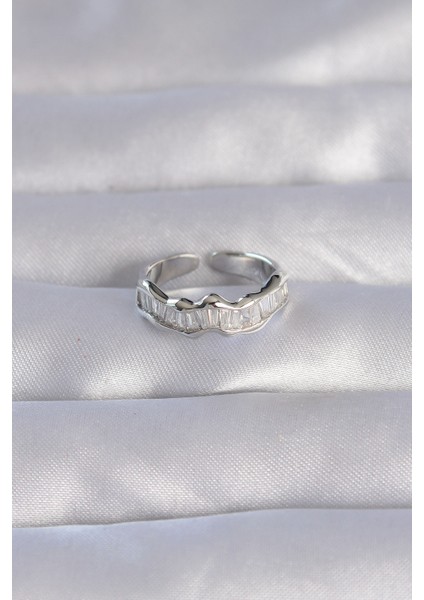 Pirinç Gümüş Renk Zirkon Taşlı Dalgalı Su Yolu Model Ayarlanabilir Yüzük fiyatları