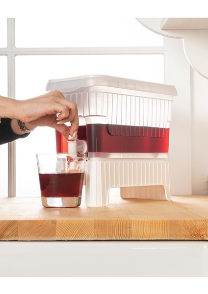 Beyaz Buzdolabı Içi Musluklu Ayaklı Su -Limonata - Içecek Sebili Piknik Bidonu 4 Lt modelleri