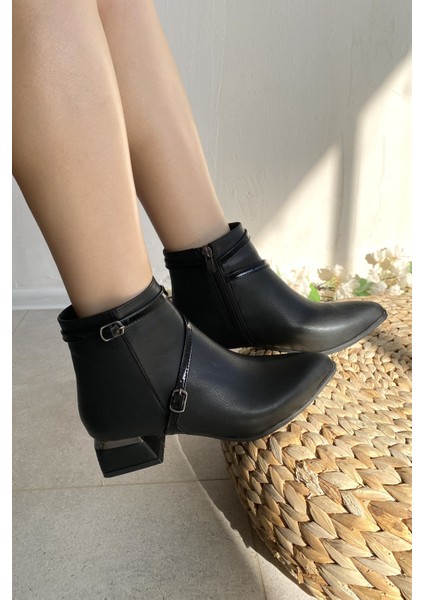 Siyah Cilt 4 cm Kalın Galvaniz Topuklu Bantlı Şık Günlük Kadın Bot TMD2024801