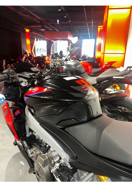 APRİLİA TUONO-660/FACTORY 2025 YAN DEPO KORUMA 6D KARBON TANK PAD indirimleri