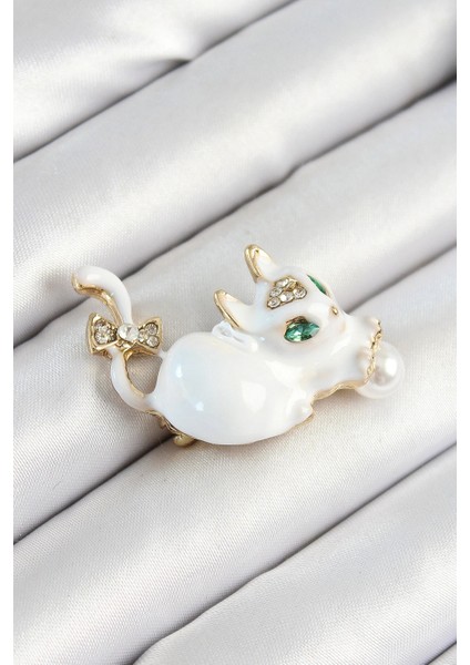 Zirkon Taşlı Inci Detaylı Beyaz 3D Kedi Figürlü Gold Renk Kadın Broş