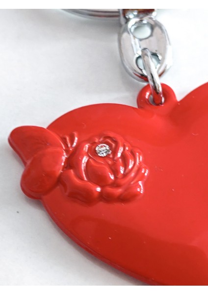 Üzeri Gül Figürü Kabartmalı Kırmızı Kalp Şeklinde 3 Boyutlu Metal Anahtarlık modelleri