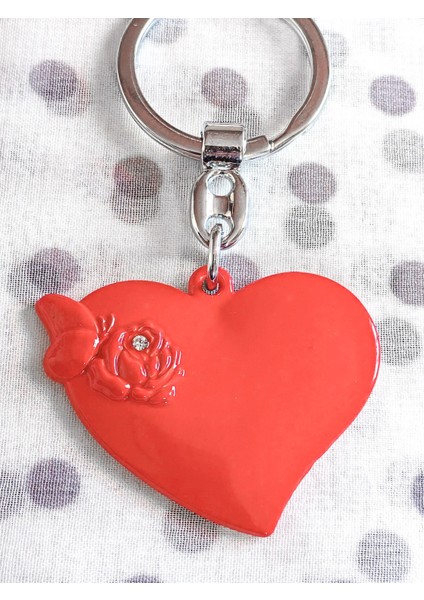 Üzeri Gül Figürü Kabartmalı Kırmızı Kalp Şeklinde 3 Boyutlu Metal Anahtarlık fırsatları