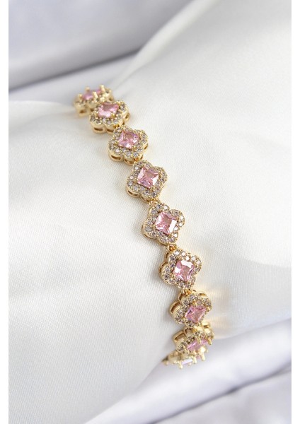 Pirinç Zirkon Taşlı Pembe Yonca Baget Model Gold Renk Vıp Seri Kadın Bileklik