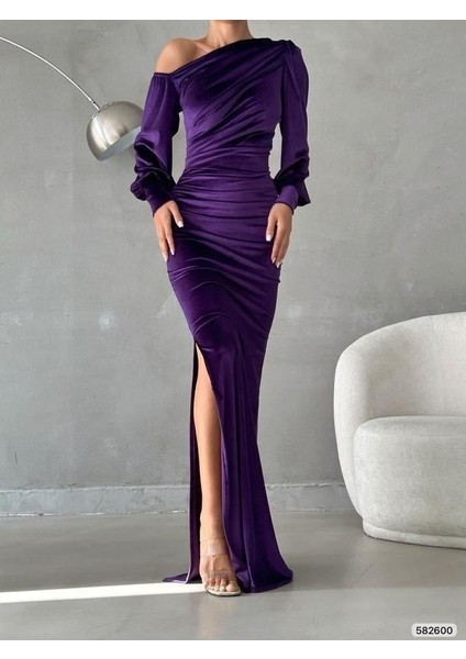 Yırtmaçlı Omzu Açık Maxi Boy Kadife Kumaş Abiye Elbise Mor 582600