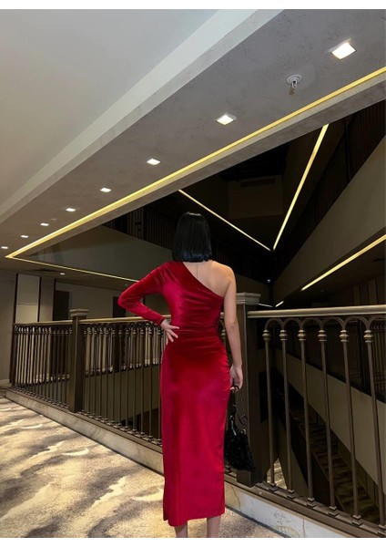 Asimetrik Yaka Büzgülü Yırtmaçlı Tek Kol Midi Boy Elbise Abiye 582247 Kırmızı modelleri