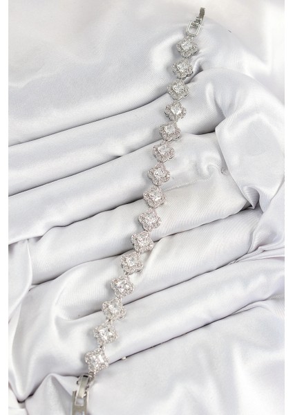 Pirinç Zirkon Taşlı Yonca Baget Model Gümüş Renk Vıp Seri Kadın Bileklik fiyatları