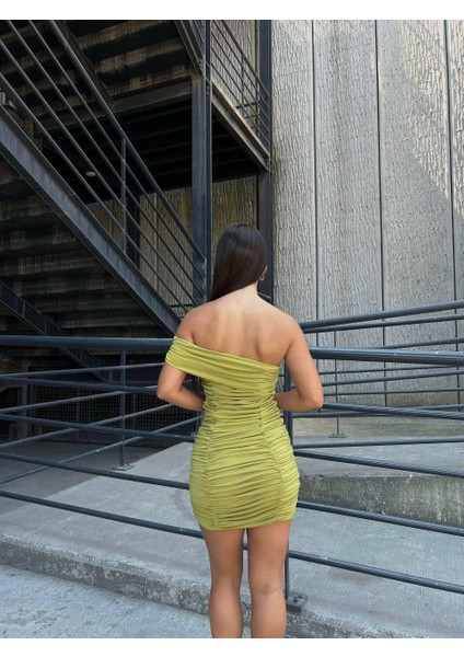 Sandy Esnek Kumaş Açık Omuzlu Büzgü Detay Abiye Elbise 583237 Fıstık Yeşil modelleri