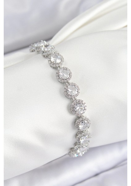 Pirinç Zirkon Taşlı Daire Baget Model Gümüş Renk Vıp Seri Kadın Bileklik