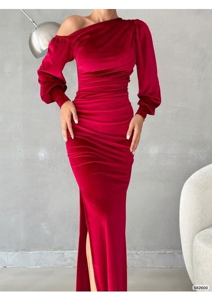 Yırtmaçlı Omzu Açık Maxi Boy Kadife Kumaş Abiye Elbise Kırmızı 582600 fiyatları