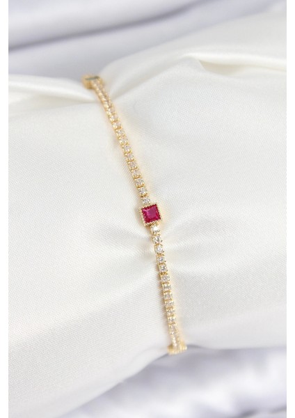 Pirinç Zirkon Taşlı Kare Model Gold Renk Kadın Bilekilk