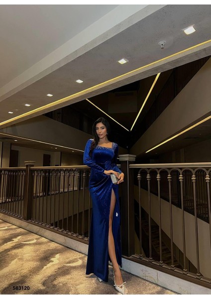 Kare Yaka Taşlı Uzun Kollu Kadife Abiye Elbise Saks 583120