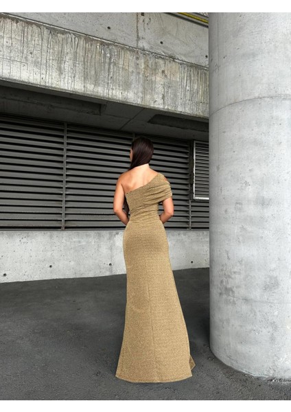 Tek Omuz Yırtmaçlı Flowers Kumaş Elbise Gold 583203 fırsatları