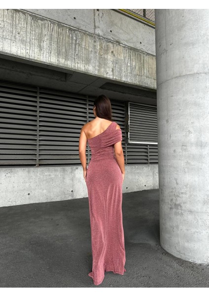 Tek Omuz Yırtmaçlı Flowers Kumaş Elbise Pudra 583203 fırsatları