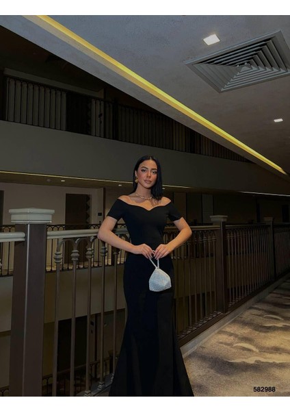 Krep Kumaş Kalp Yaka Düşük Omuz Detaylı Kuyruk Detay Maxi Elbise Siyah 582988 modelleri