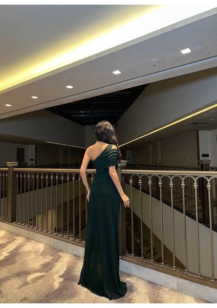 Tek Omuz Yırtmaçlı Flowers Kumaş Elbise Zümrüt 583203 fırsatları