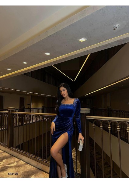 Kare Yaka Taşlı Uzun Kollu Kadife Abiye Elbise Saks 583120 fiyatları