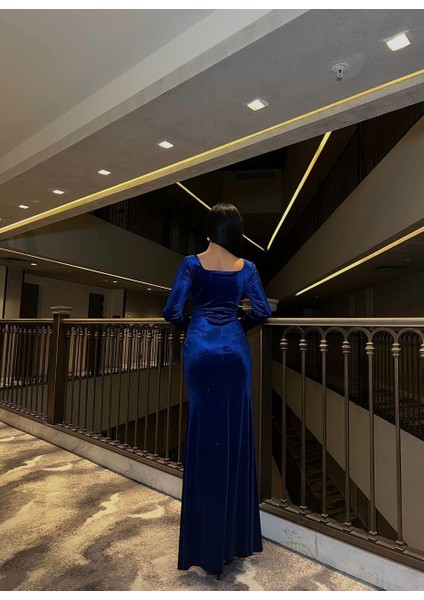 Kare Yaka Taşlı Uzun Kollu Kadife Abiye Elbise Saks 583120 fırsatları