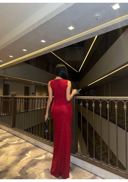 Kadın Yırtmaç Detay Simli Fukuro Kumaş Göğüs Taşlı Abiye Elbise 583182 Kırmızı fırsatları