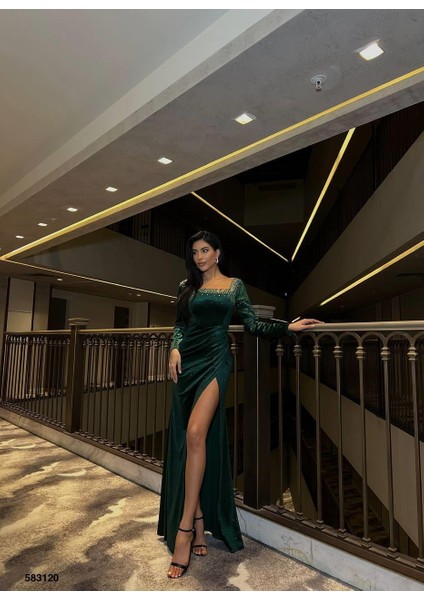 Kare Yaka Taşlı Uzun Kollu Kadife Abiye Elbise Zümrüt 583120