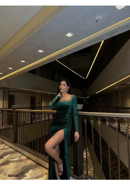 Kare Yaka Taşlı Uzun Kollu Kadife Abiye Elbise Zümrüt 583120 modelleri