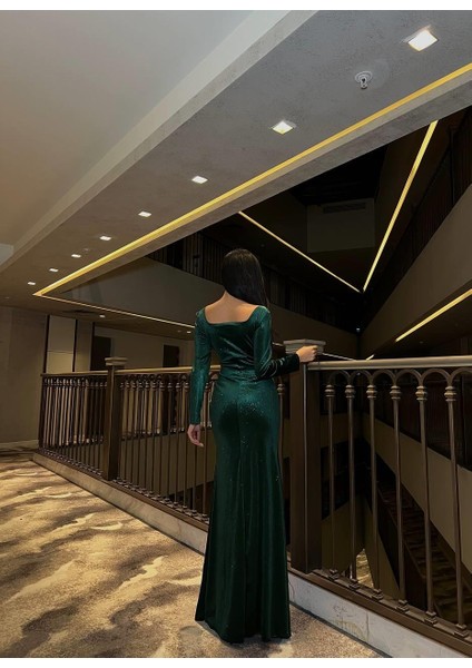 Kare Yaka Taşlı Uzun Kollu Kadife Abiye Elbise Zümrüt 583120 fırsatları