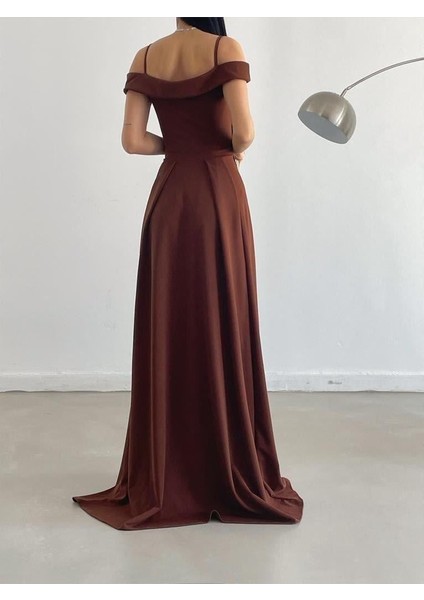 Düşük Askı Yırtmaçlı Uzun Abiye Elbise Kahverengi 58871 fırsatları