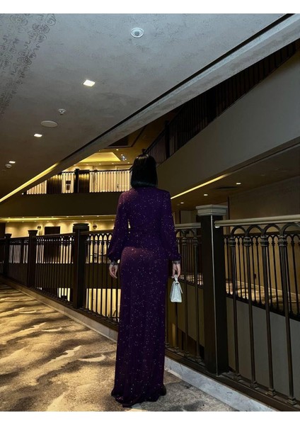 Simli V Yaka Kuşak Detaylı Uzun Yırtmaçlı Abiye Elbise Mor 583097 fırsatları