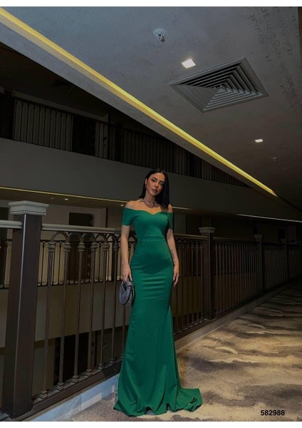 Krep Kumaş Kalp Yaka Düşük Omuz Detaylı Kuyruk Detay Maxi Elbise Zümrüt 582988