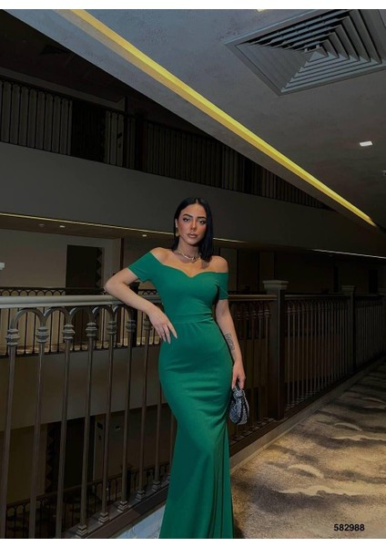 Krep Kumaş Kalp Yaka Düşük Omuz Detaylı Kuyruk Detay Maxi Elbise Zümrüt 582988 modelleri