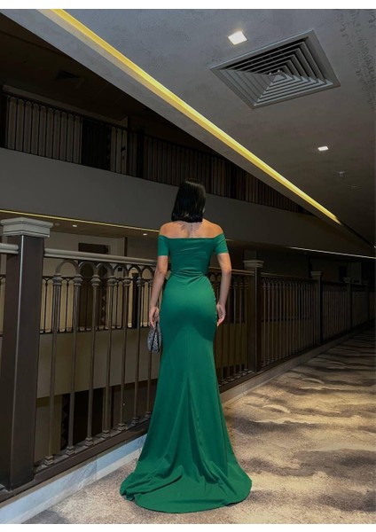 Krep Kumaş Kalp Yaka Düşük Omuz Detaylı Kuyruk Detay Maxi Elbise Zümrüt 582988 fırsatları