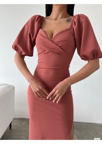 Krep Kumaş Kruvaze Yaka Balon Kol Yırtmaç Detaylı Maxi Elbise Gülkurusu 582853 modelleri