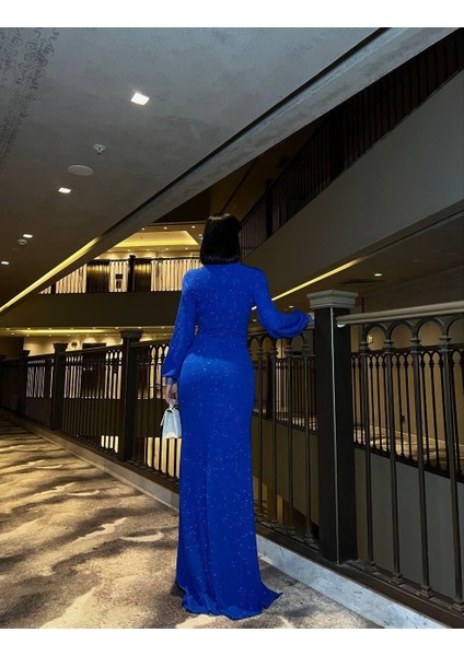 Simli V Yaka Kuşak Detaylı Uzun Yırtmaçlı Abiye Elbise Saks 583097 fırsatları